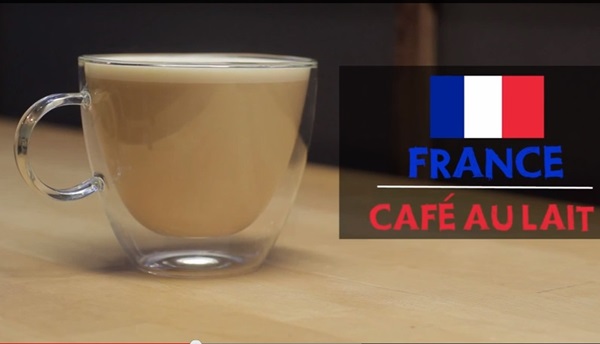 Cà phê Aulait của Pháp ngọt ngào với thành phần chính dường như là sữa chứ không phải cà phê khi sữa chiếm đến 2/3 ly.