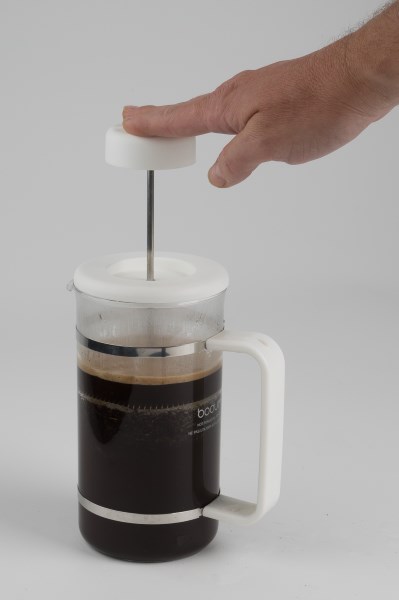 french press plunging